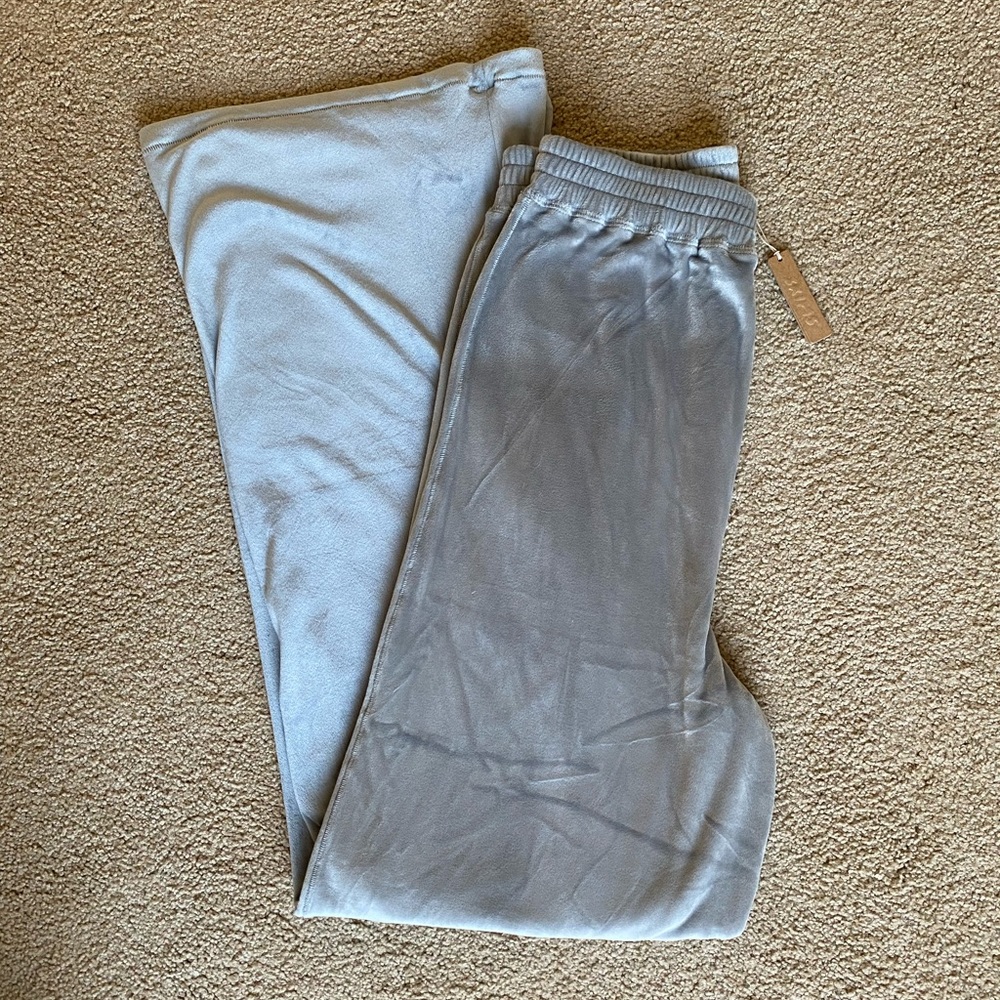 SKIMS velour wide leg pants NWT